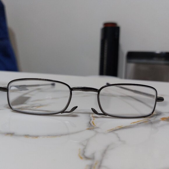 Foster Grant MicroVision Compact Reading Glasses  1.25 Power - Picture 1 of 13